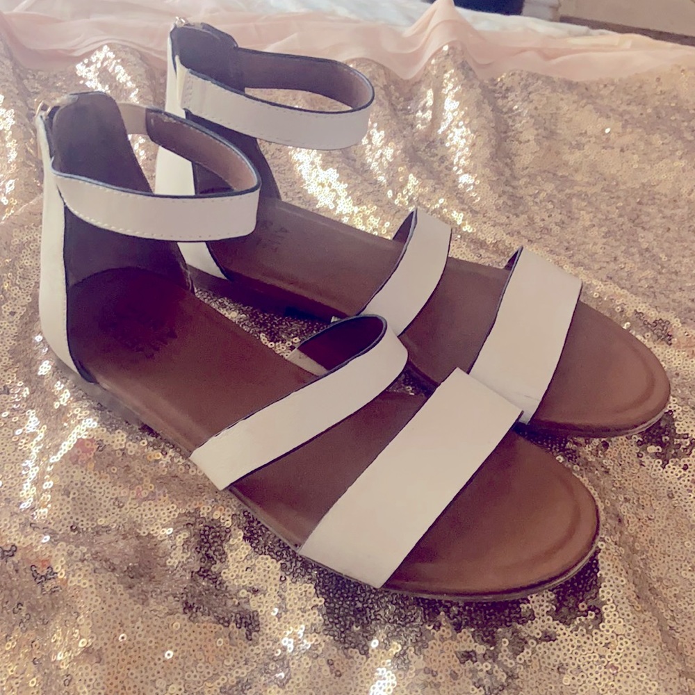 Naturalizer ankle strap leather sandal